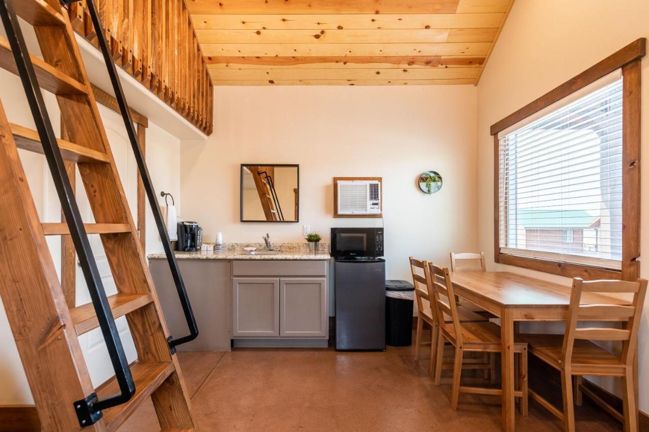 Apple Valley Gooseberry Lodges Zion National Park Area מראה חיצוני תמונה